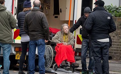 住货车的女士剧照的剧照