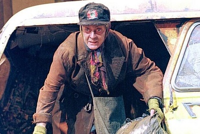 住货车的女士剧照的剧照