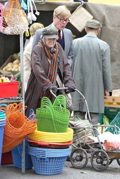 住货车的女士剧照的剧照