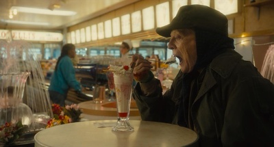 住货车的女士剧照的剧照