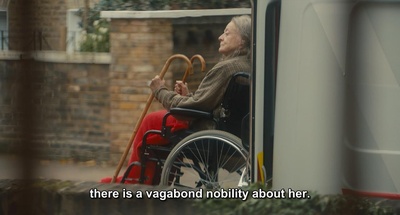 住货车的女士剧照的剧照