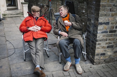 住货车的女士剧照的剧照