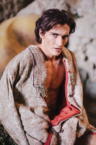 他是龙剧照的剧照