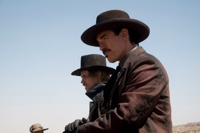 拿起枪的简剧照的剧照