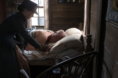 拿起枪的简剧照的剧照