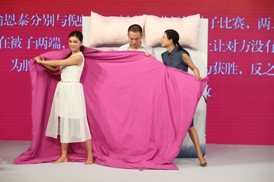 擦枪走火剧照的剧照