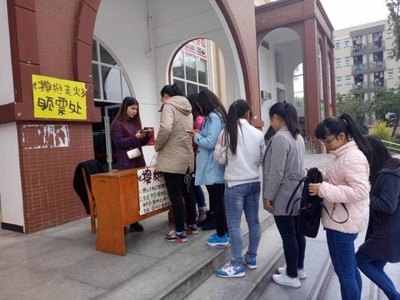 擦枪走火剧照的剧照