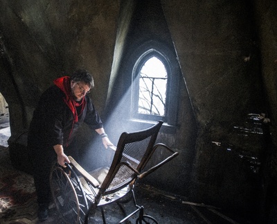 猩红山峰剧照的剧照