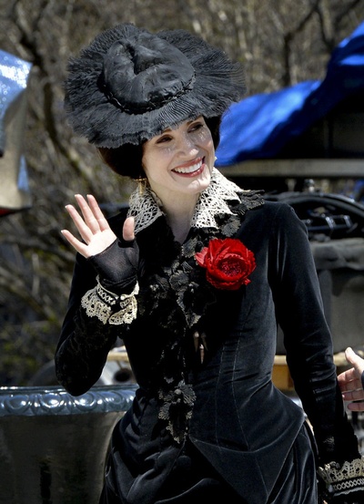 猩红山峰剧照的剧照