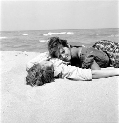 手提箱女郎剧照的剧照