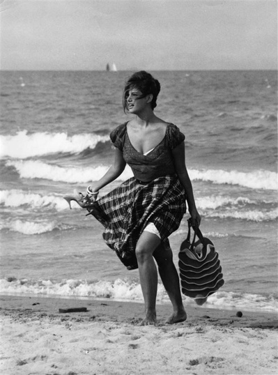 手提箱女郎剧照的剧照