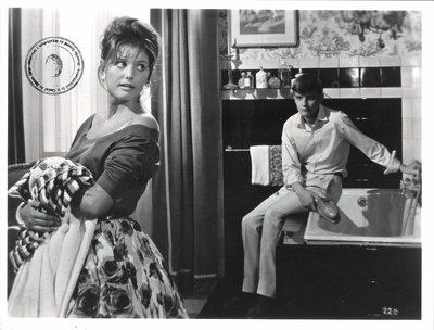 手提箱女郎剧照的剧照