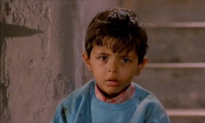 有一座有40只狗的城堡剧照的剧照