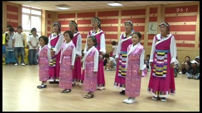 远在天堂里的阿妈-玉树地震孤儿休养营剧照的剧照