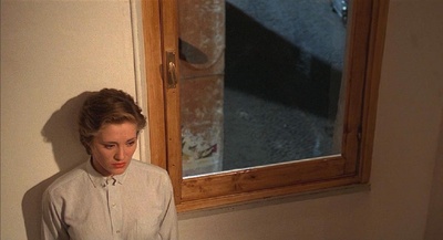 一个女人的身份证明剧照的剧照