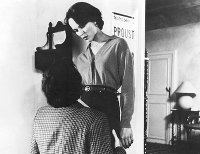 一个女人的身份证明剧照的剧照