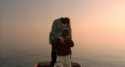 一个女人的身份证明剧照的剧照