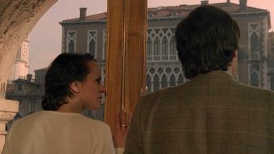 一个女人的身份证明剧照的剧照