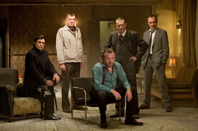 44英寸的胸围剧照的剧照