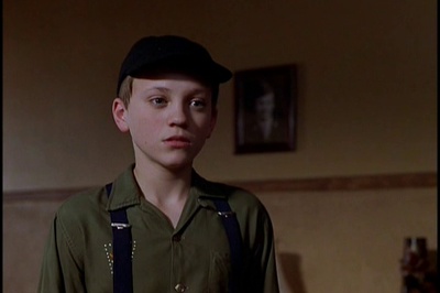 八月雪之谜剧照的剧照