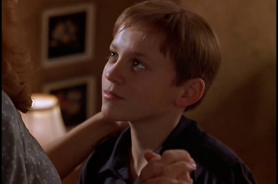 八月雪之谜剧照的剧照