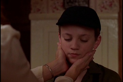 八月雪之谜剧照的剧照