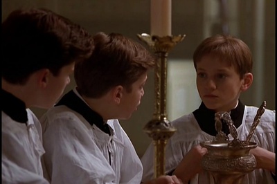 八月雪之谜剧照的剧照