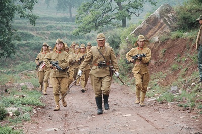 谁的眼泪在飞剧照的剧照