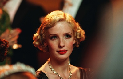 亨德逊夫人敬献剧照的剧照