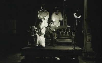 红眼镜剧照的剧照