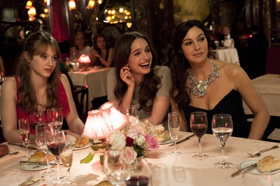 相拥一家亲剧照的剧照