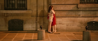 相拥一家亲剧照的剧照