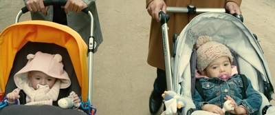 相拥一家亲剧照的剧照