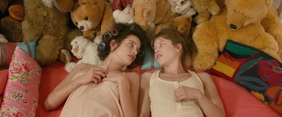 相拥一家亲剧照的剧照