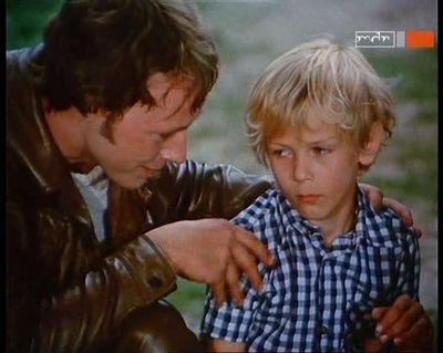 蓝色头盔剧照的剧照