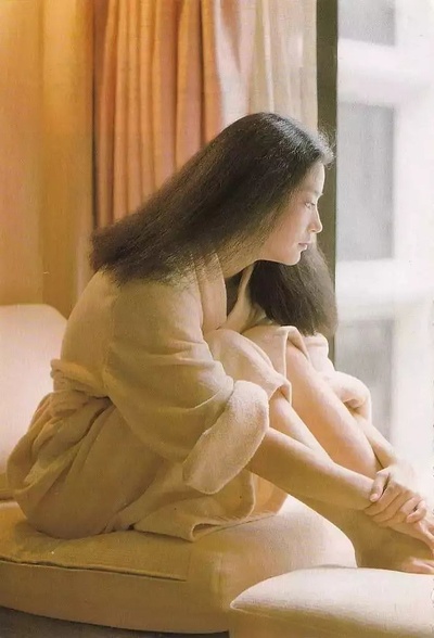 幽兰在雨中剧照的剧照