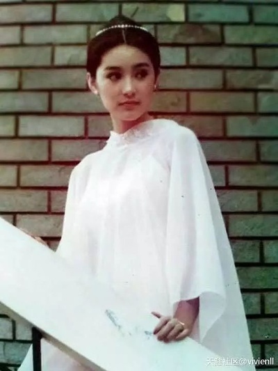 幽兰在雨中剧照的剧照