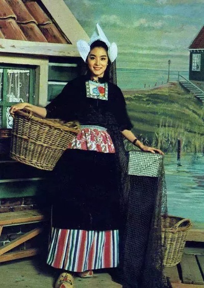 幽兰在雨中剧照的剧照