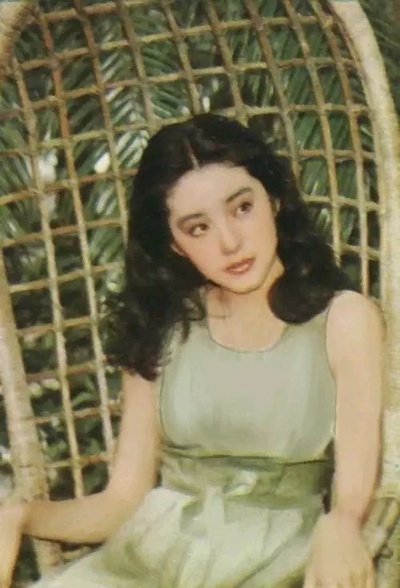 幽兰在雨中剧照的剧照