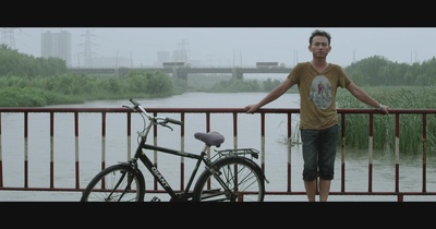 在雨中剧照的剧照