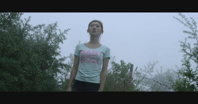 在雨中剧照的剧照