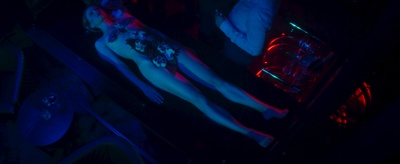 在雨中剧照的剧照