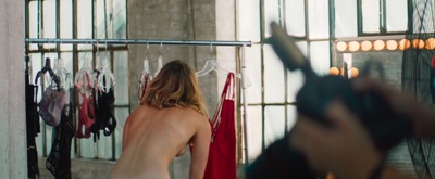 在雨中剧照的剧照