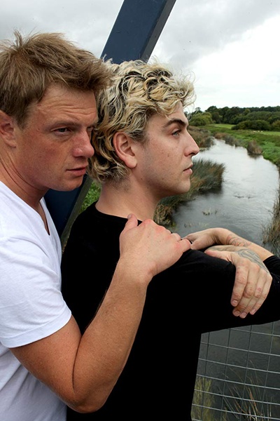 Caught in a Landslide剧照的剧照