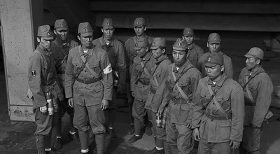 陆地上的军舰剧照的剧照