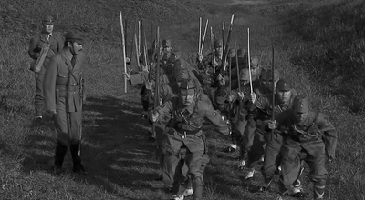 陆地上的军舰剧照的剧照