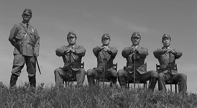 陆地上的军舰剧照的剧照