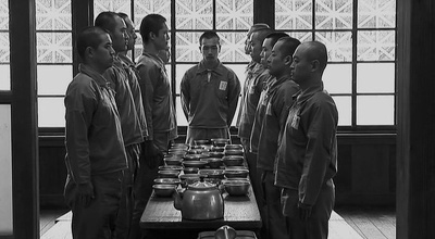 陆地上的军舰剧照的剧照