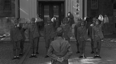 陆地上的军舰剧照的剧照