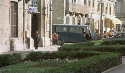 推上断头台剧照的剧照